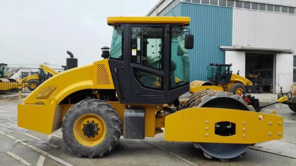Аренда XCMG CV83U в Спецтехальянс – каток 1