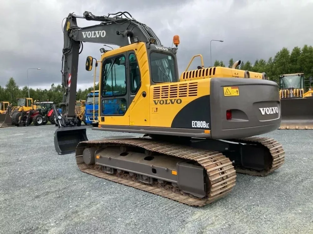 Аренда VOLVO EC180 в Спецтехальянс – гусеничный экскаватор 1