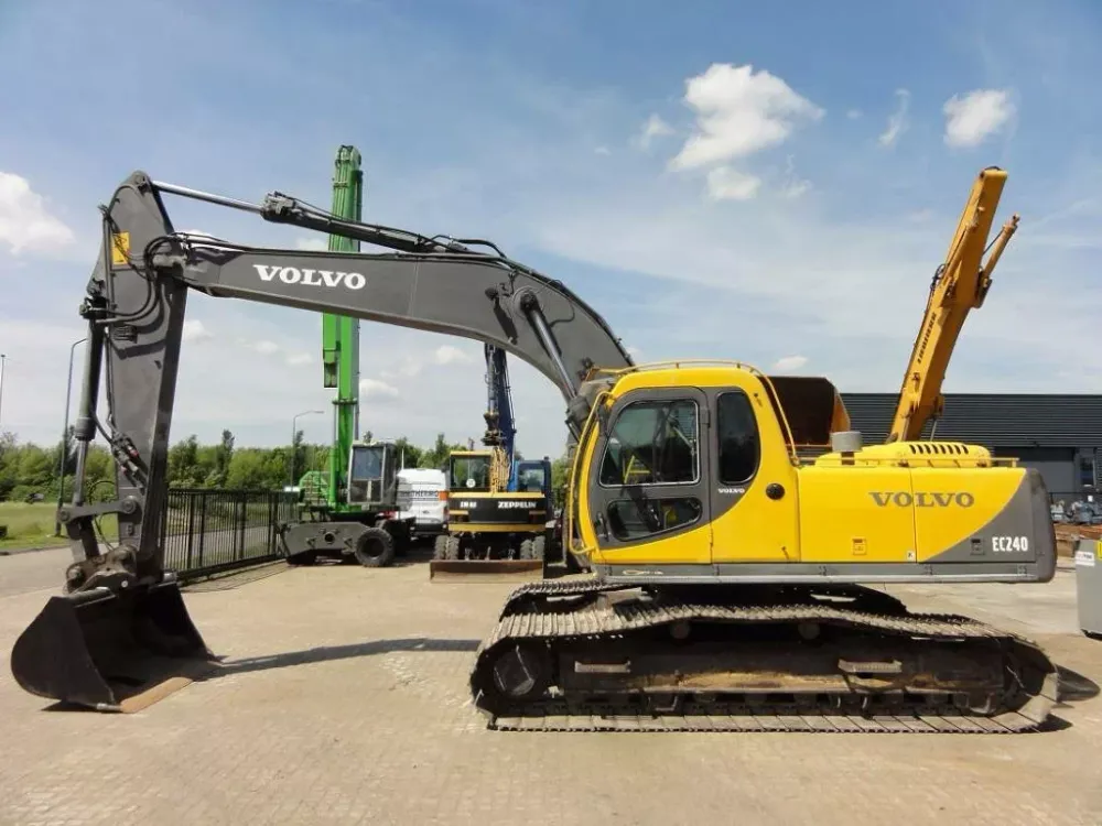 Аренда VOLVO EC240BLC в Спецтехальянс – гусеничный экскаватор 1