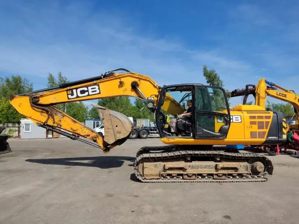 Аренда JCB JS220 в Спецтехальянс – гусеничный экскаватор 1