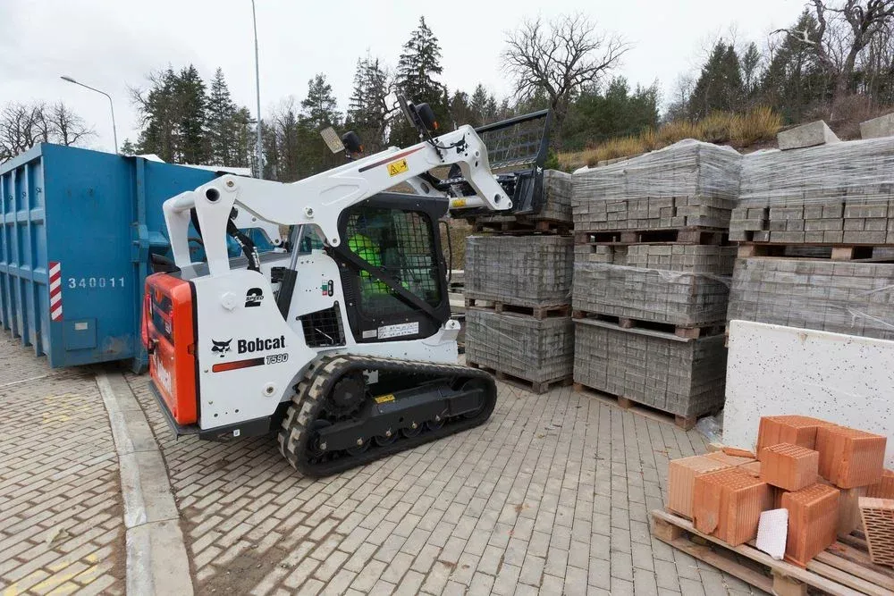 Аренда BOBCAT T590 в Спецтехальянс – мини-погрузчик 1