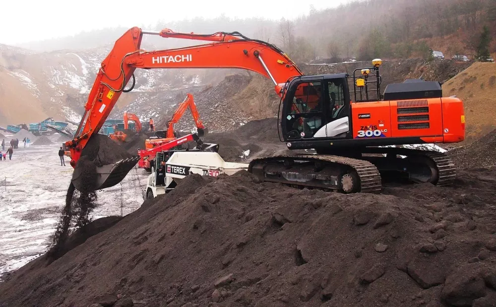 Аренда Hitachi ZX300 в Спецтехальянс – гусеничный экскаватор 1